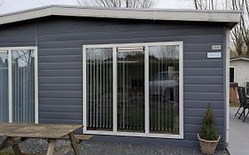 Bright Holiday Home With Hot Tub Near Breda